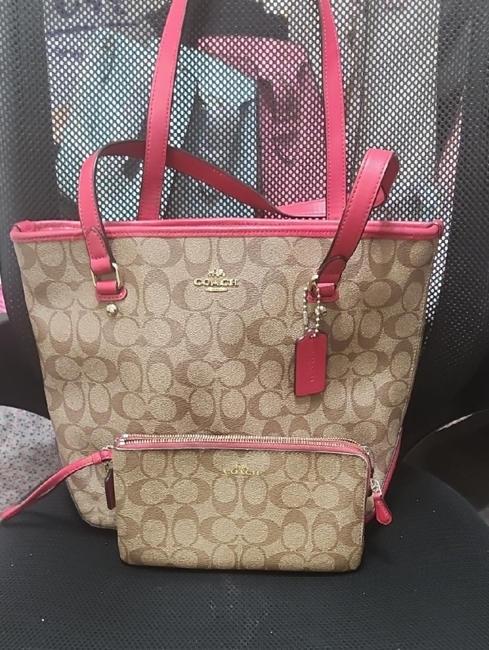 Coach Set - Picture 2 of 3